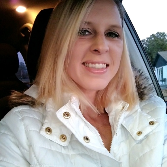 Meet your Posher, Melissa - Picture 1 of 1